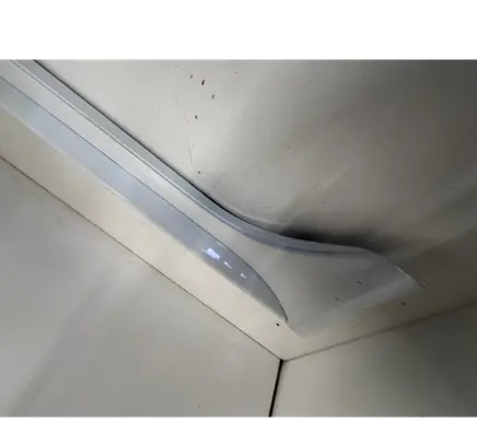 Jaguar XE Side skirt front trim V290101