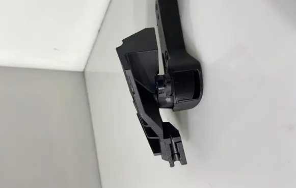 Volkswagen PASSAT B7 Engine bonnet (hood) release handle 1K1823633