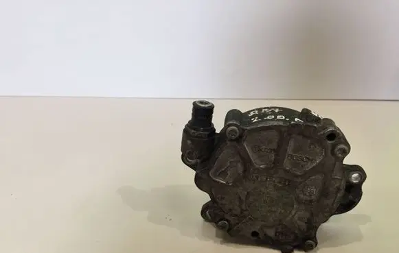 Volkswagen PASSAT B7 Vacuum pump 03L145100
