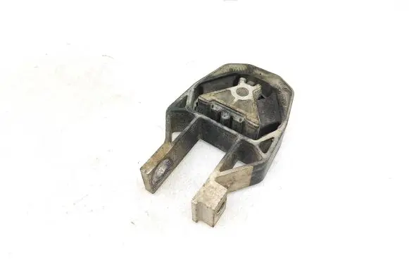 Ford Focus Engine mount bracket BV616P082CA