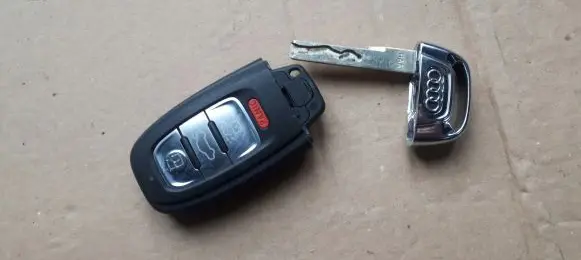 Audi A4 S4 B8 8K Ignition key/card 8K0959754BB