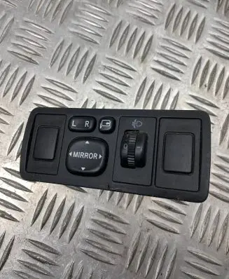 Toyota Avensis T250 Wing mirror switch 183575 777669