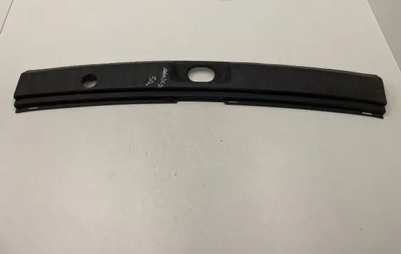Trunk/boot sill cover protection