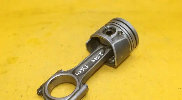 Ford Mondeo MK IV Piston with connecting rod