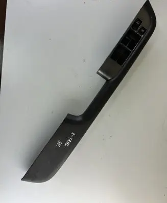 Nissan X-Trail T30 Electric window control switch 809498H700