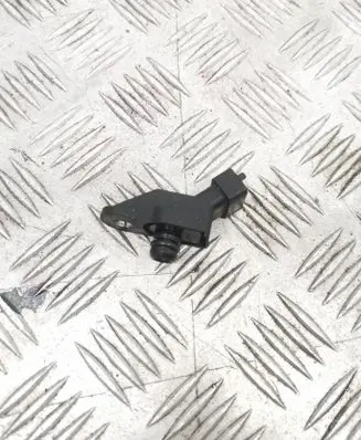 BMW 5 E39 Fuel pressure sensor 0261230046