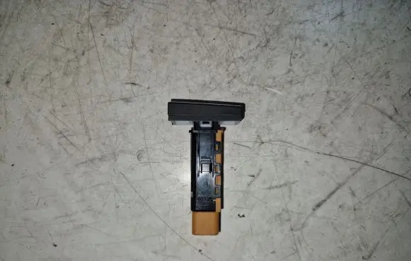 Hyundai Santa Fe Windscreen/window heater switch 202002962