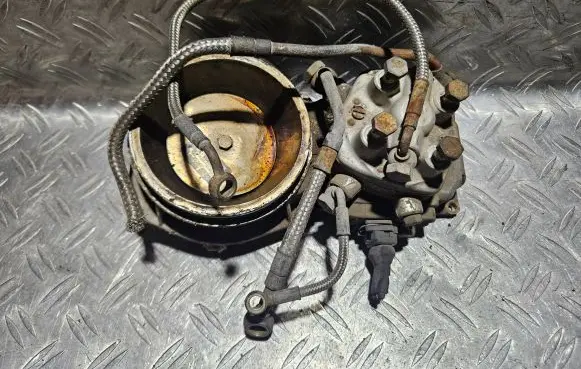 Audi 80 90 B3 Fuel distributor 0438121011 026133355