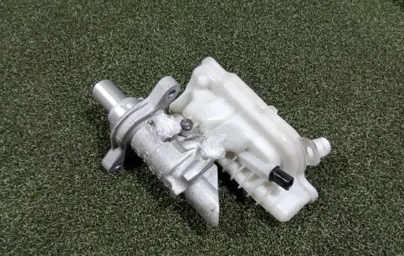 Master brake cylinder