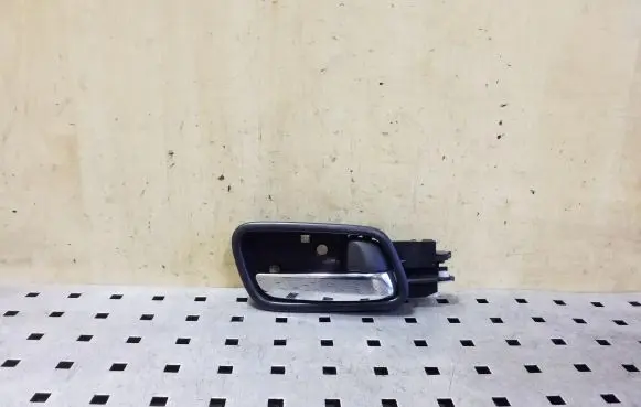 Honda CR-V Front door interior handle