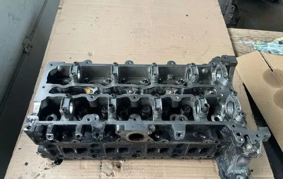 Mercedes-Benz Sprinter W906 Engine head OM651R6510160201