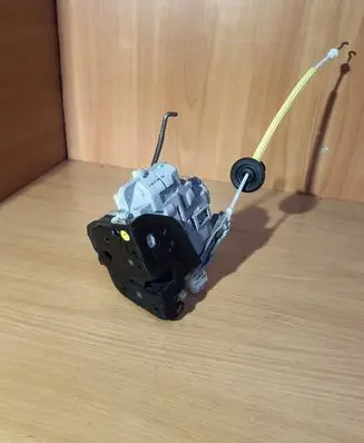 Audi A3 S3 A3 Sportback 8P Front door lock 4F2837015