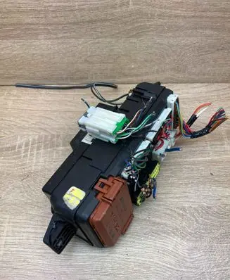 Mitsubishi Carisma Fuse module MR318828 MB953355 WithPlug