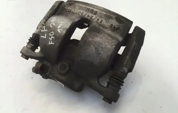 BMW 1 F40 Front brake caliper 6860263