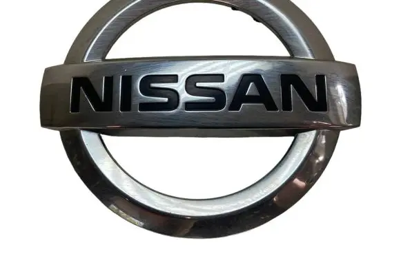 Manufacturer badge logo/emblem