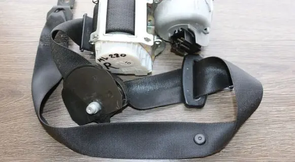 Mercedes-Benz ML W164 Front seatbelt A2518606285