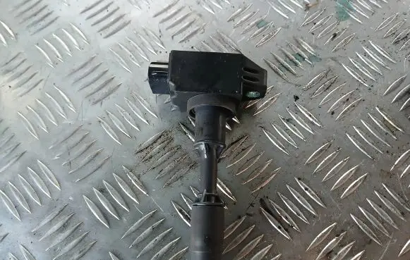 Suzuki Swift III High voltage ignition coil 210122020146 099700304