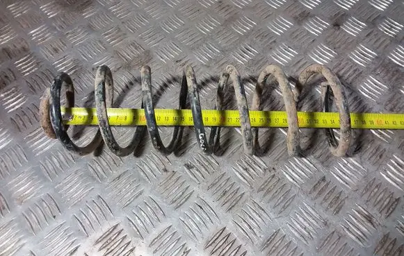 Volkswagen Golf III Rear coil spring