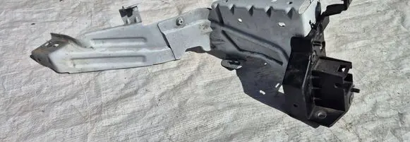 Volvo XC40 Fender mounting bracket 32348653 31469371