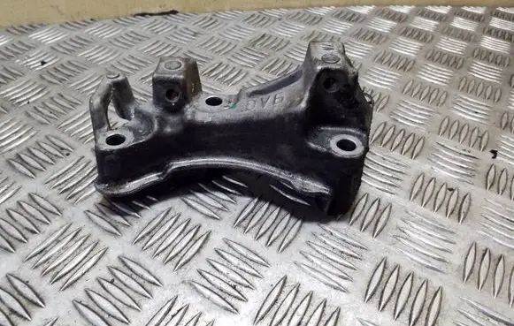 Citroen DS4 Engine mounting bracket 9688615780