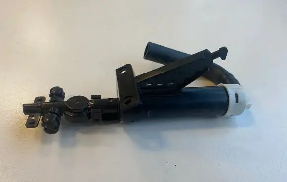 Lexus GS 300 350 430 450H Headlight washer spray nozzle 8520730030 8520730031 78207