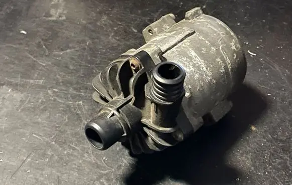 BMW 5 F10 F11 Electric auxiliary coolant/water pump 7566335