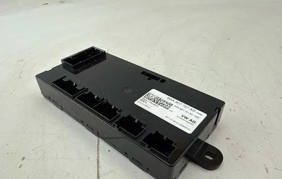 Volkswagen Golf VIII Air conditioning/heating control unit 5WA907727AD 5HB01390544