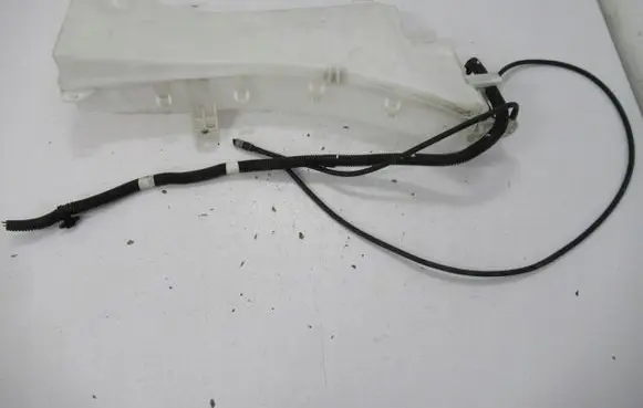 Peugeot 3008 II Windshield washer fluid reservoir/tank 