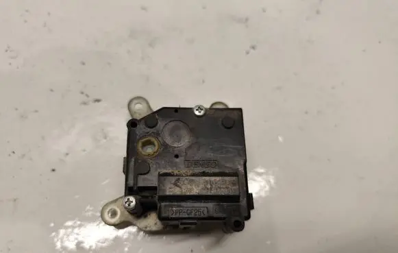 Toyota RAV 4 (XA30) Air flap motor/actuator 0638001100 6580