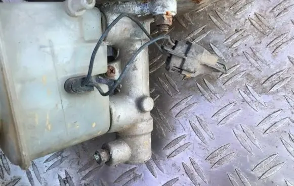 Mazda MX-3 Master brake cylinder