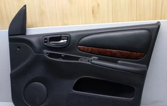 Chrysler Neon II Front door card panel trim