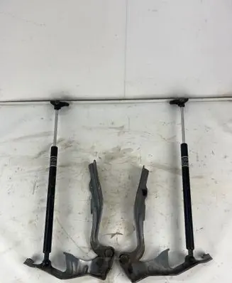 Subaru Impreza III Engine bonnet/hood hinges