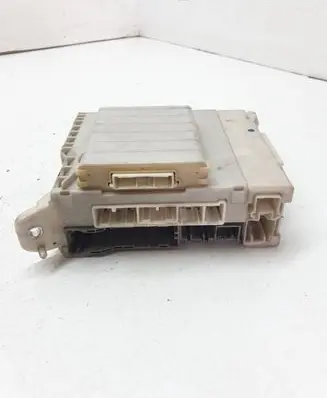 Lexus IS 220D-250-350 Fuse module 8273053022 7F010347 0113