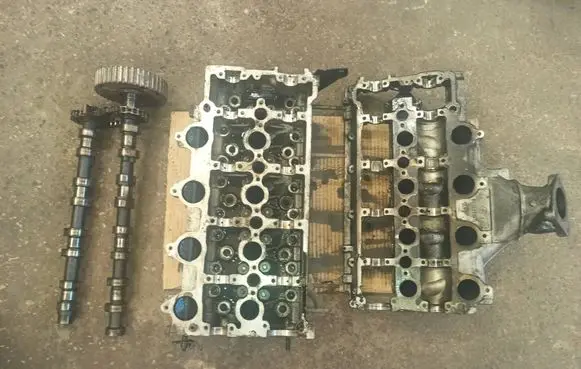 Peugeot 607 Engine head 9634559710 9631365310