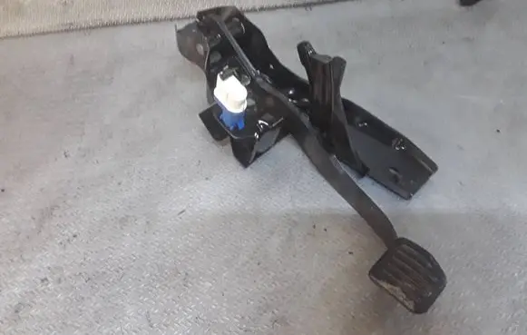 Volvo V70 Brake pedal 