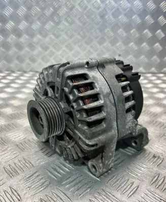 BMW 1 E81 E87 Generator/alternator 7802261
