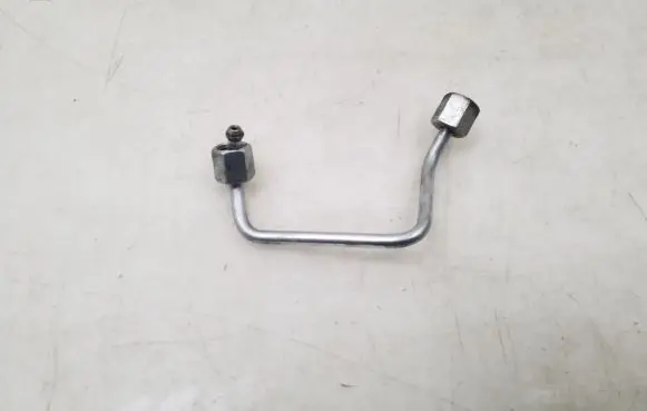 Volkswagen Tiguan Fuel injector supply line/pipe 