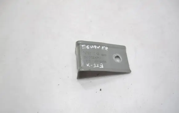 Volkswagen Tiguan Fender mounting bracket 5NA809471A