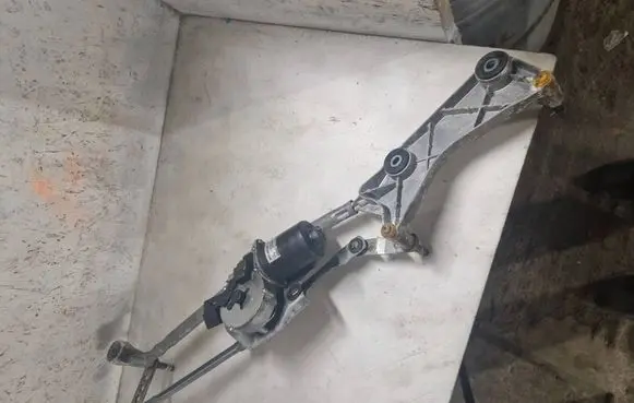 Mercedes-Benz ML W164 Front wiper linkage and motor 404930