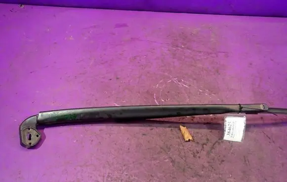 Seat Leon (1P) Front wiper blade arm