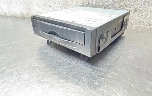 Volvo V50 CD/DVD changer 31310241 91619136 31310234