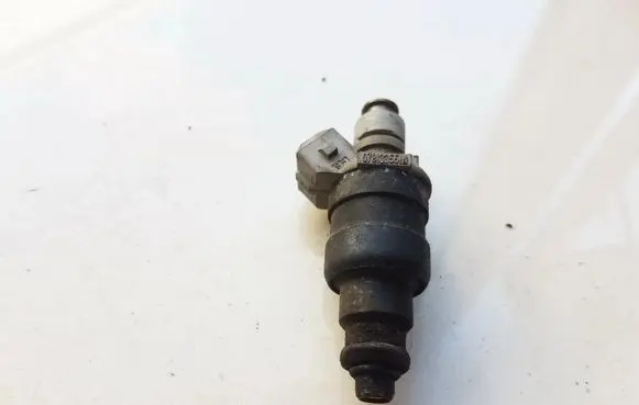 Audi A4 S4 B5 8D Fuel injector 078133551N