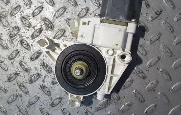 Mercedes-Benz GLK (X204) Front door window regulator motor A2048200242 0130822502