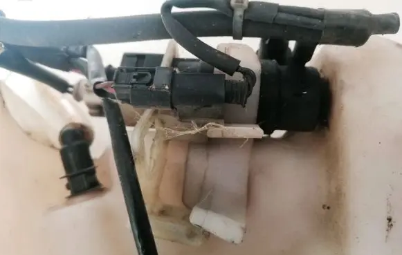 Mercedes-Benz E W211 Windscreen/windshield washer pump