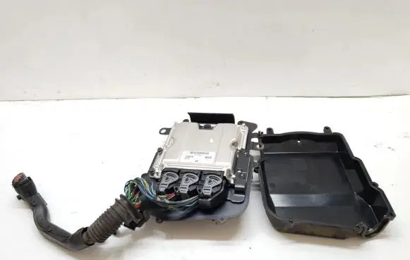 Mitsubishi Space Star Engine control unit/module MR577209
