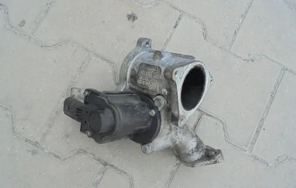 Volkswagen Caddy EGR valve 03G131501N