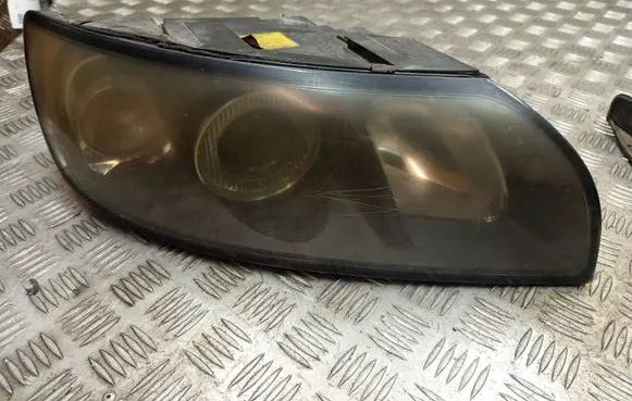 Volvo V50 Headlight/headlamp 30698637 0301158202