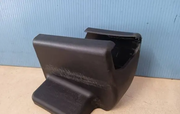 Toyota Avensis T270 Front driver seat rail trim 7213805040