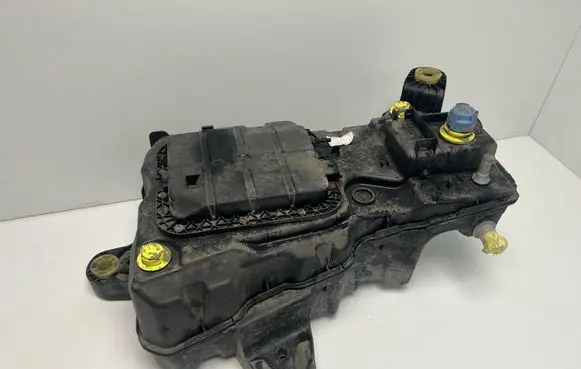 Citroen Berlingo AdBlue liquid reservoir P1012340