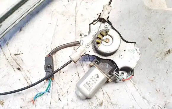 Nissan Primera Front door window regulator motor 400601t1